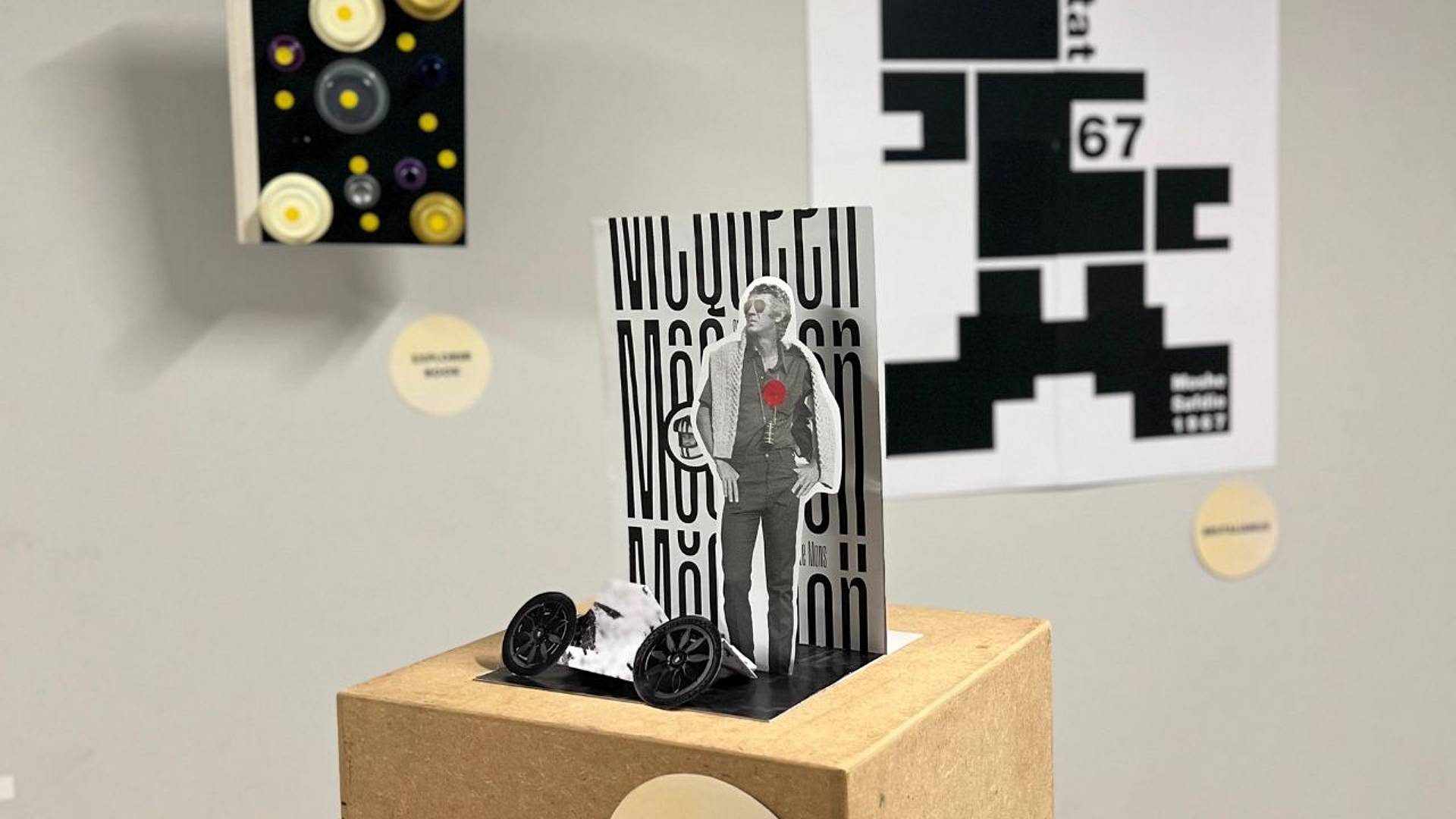 Ausstellung Me-Statement-T-shirt, ein Ausschnitt davon