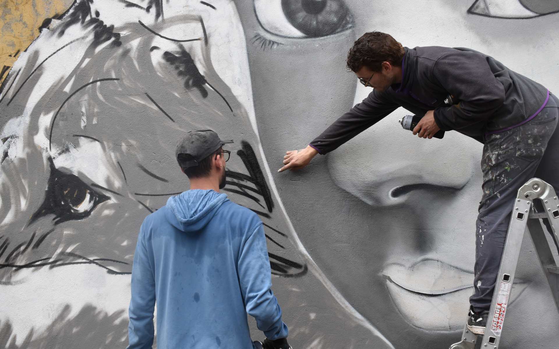 Graffiti - Sprayer bei der Arbeit