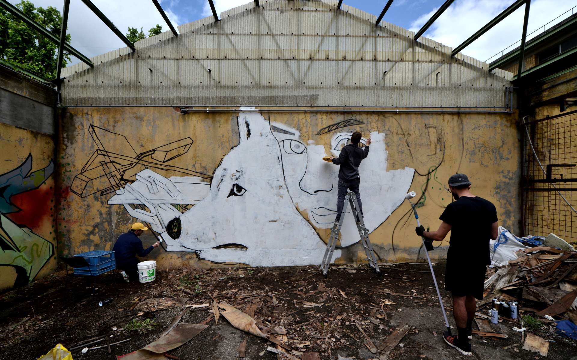Graffiti - Sprayer bei der Arbeit